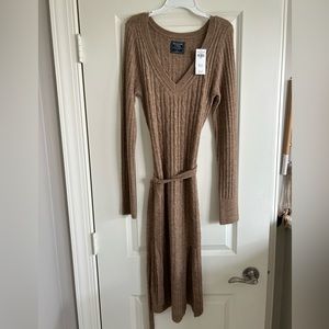 Sweater Dress Beige. Abercrombie and Fitch, size small. Tags on.